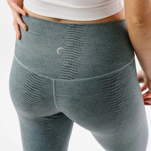 NWT Zyia High Rise 24” Teal Everglades Leggings, Size 6-8! 😍